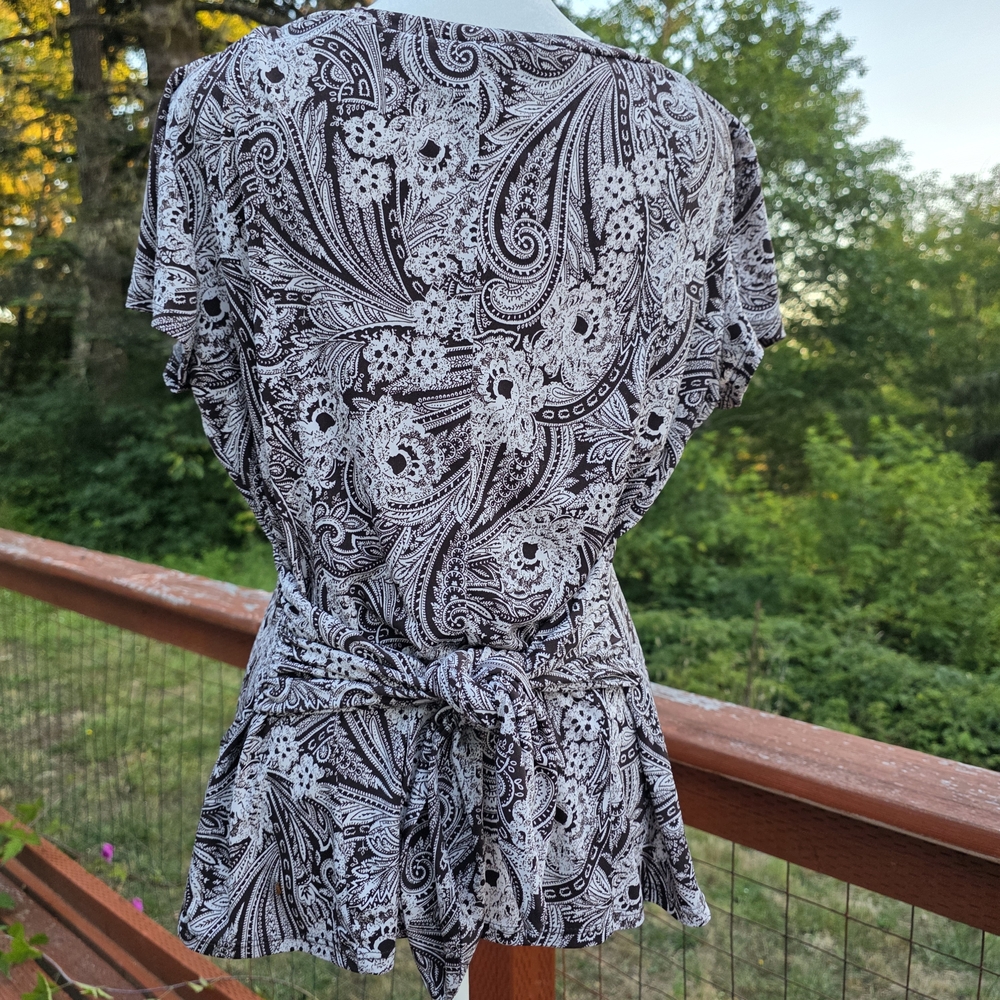 Perceptions Brown and White Tie Back Or Front Blouse